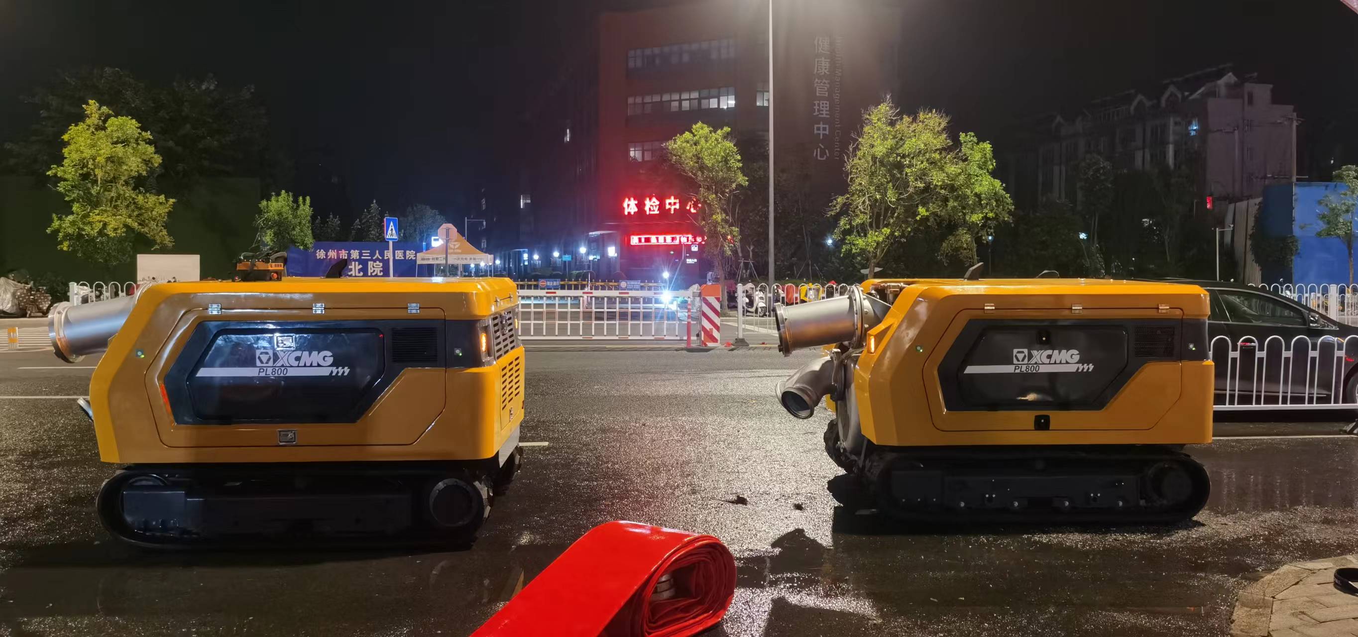  排涝机器人紧急驰援，多处涝区“治水先锋”
