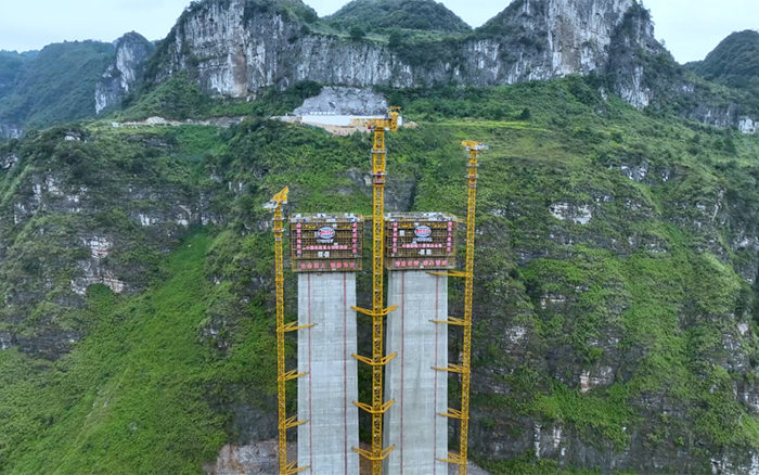 ​塔立山河！ 塔机挑战“世界之最”