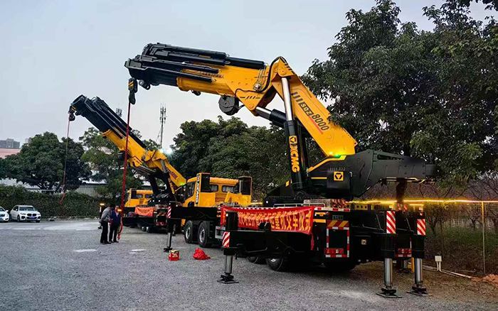  折叠臂起重机批量交付东南助力桥梁建设