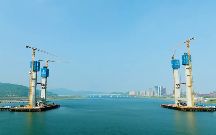 飞渡东海 |  群塔助建六横公路大桥一期工程